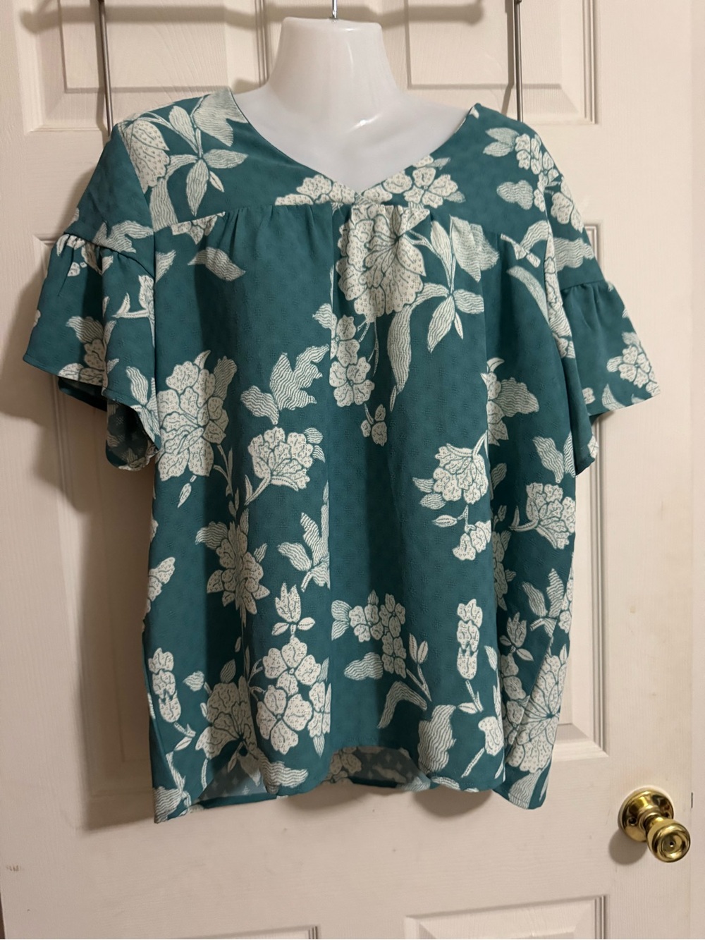 Wonderly Floral Flutter-Sleeve Blouse